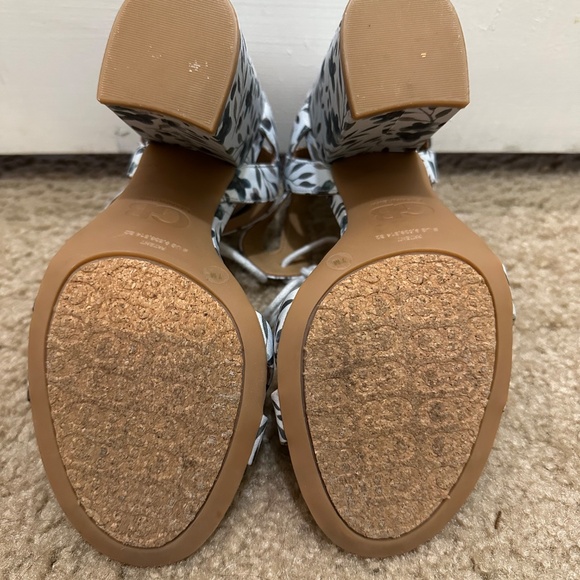 Floral heels - Picture 3 of 5